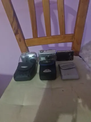 Lotto di 3 Fotocamere Digitali + Accessori