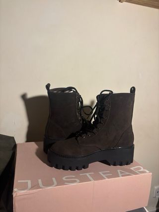 Botas marrones estilo militar