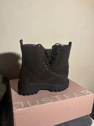Botas marrones estilo militar