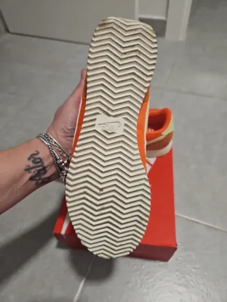 Nike Cortez Naranja y Beige