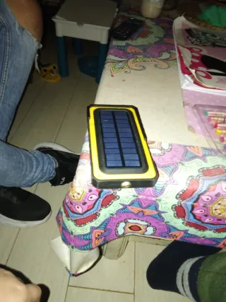 Luz LED portátil y carga móvil