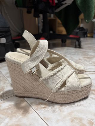 Sandalias Stradivarius Beige Cuña