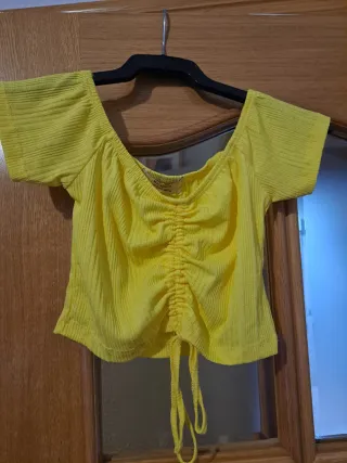 Top Pull&Bear amarillo fruncido