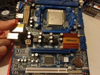 Placa Base ASRock N68-VS3 FX + AMD Phenom II