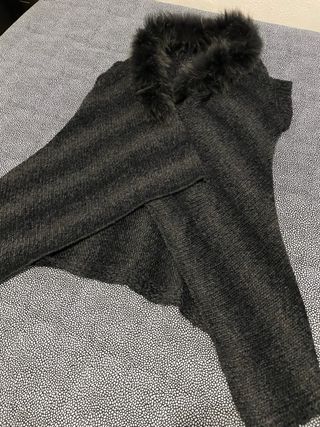 Chaleco de punto con cuello de piel