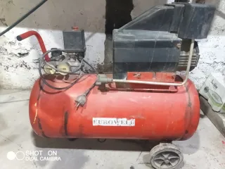 Compresor de aire Eurowell rojo