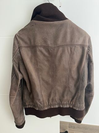 Cazadora de piel auténtica de color marrón