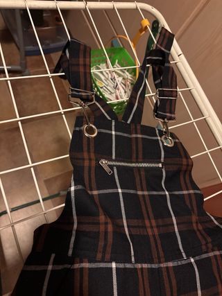 Pantalón peto de cuadros