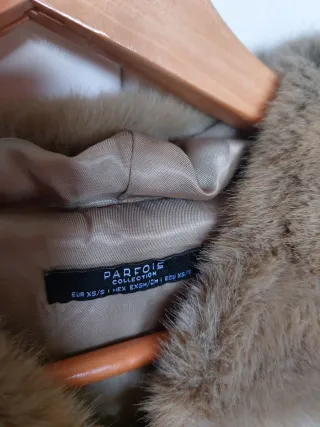 Bomber de pelo con capucha