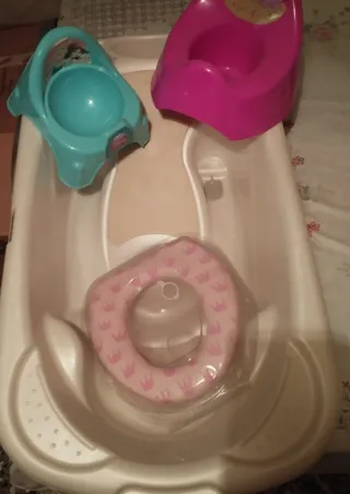 Bañera bebé con patas plegables y adaptador WC