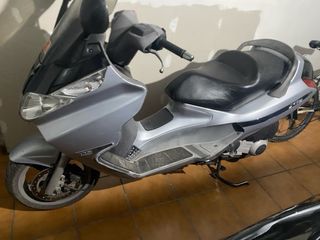Piaggio X8 Plata
