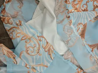 Conjunto azul y dorado estampado