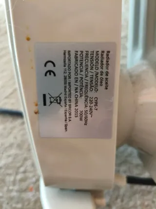 Radiador eléctrico gris y blanco