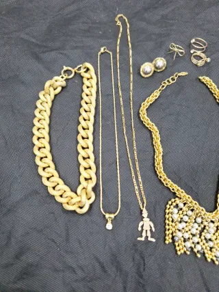 Lote Bisutería Antigua Dorada y Multicolor