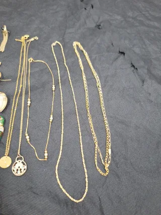 Lote Bisutería Antigua Dorada y Multicolor