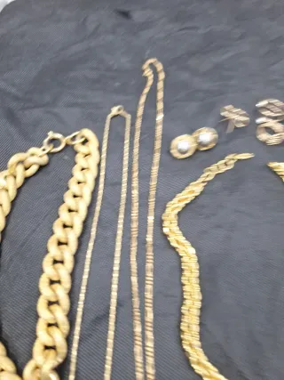 Lote Bisutería Antigua Dorada y Multicolor