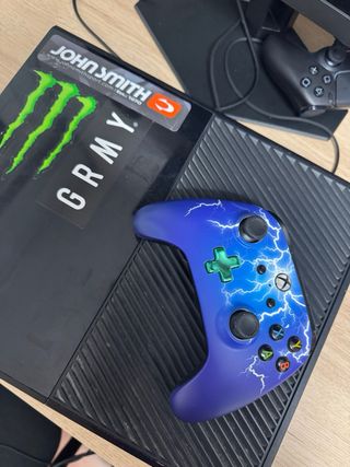 Xbox One 500GB + Mando + Juegos