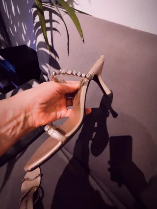 Sandalias RAMON TENZA doradas con pedrería