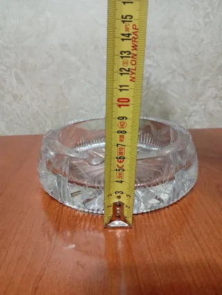 Posacenere in cristallo con decorazioni