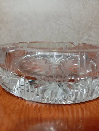 Posacenere in cristallo con decorazioni