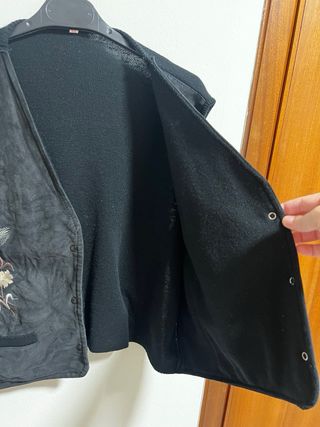 Chaleco negro bordado flores