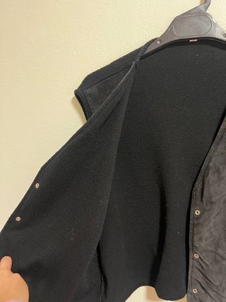 Chaleco negro bordado flores