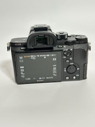 Sony A7R II - Câmera Mirrorless Full-Frame 42.4MP