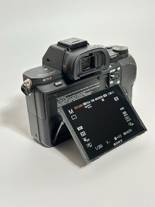 Sony A7R II - Câmera Mirrorless Full-Frame 42.4MP