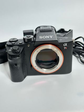 Sony A7R II - Câmera Mirrorless Full-Frame 42.4MP