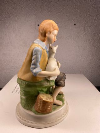 Figura porcelana niño con cordero