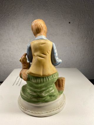 Figura porcelana niño con cordero
