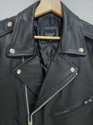 Cazadora de cuero cruzada