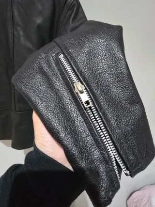 Cazadora de cuero cruzada