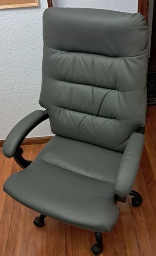 Escritorio y silla ergonómica oficina/estudio