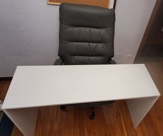 Escritorio y silla ergonómica oficina/estudio
