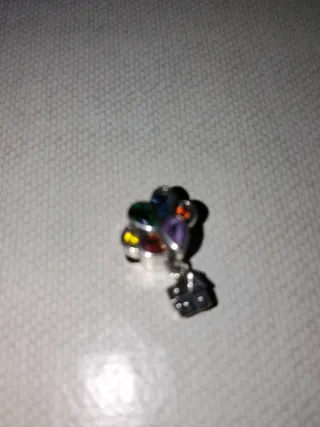 Charm flor piedras multicolor