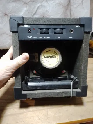 Amplificador de guitarra Muscle It Goes Anywhere