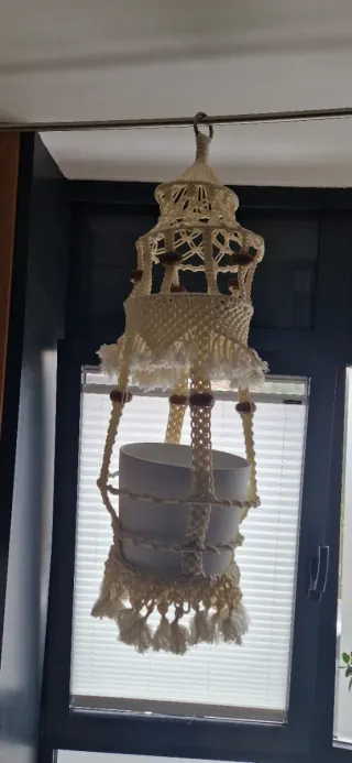 Macetero colgante de macramé