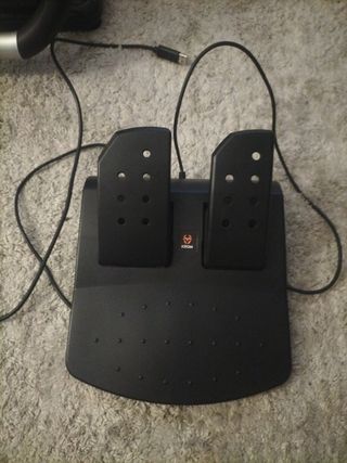 Volante y pedales gaming