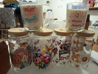 Vela en vaso de vidrio3€ Y vasos de plástico 8€