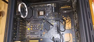 Combo Pack i7 8700K + EVGA Z390 DARK y Caja Gaming