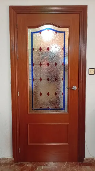 Puertas madera con vidriera