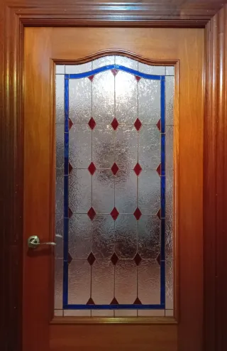 Puertas madera con vidriera