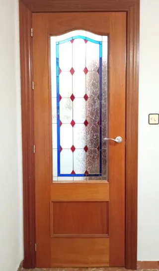Puertas madera con vidriera