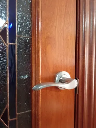 Puertas madera con vidriera