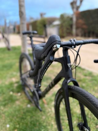 Bici Gravel Giant Negra