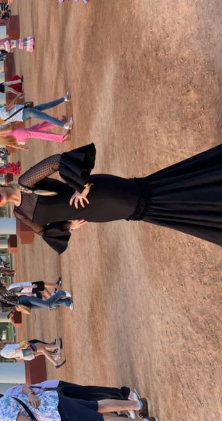 Traje de flamenca negro con volantes