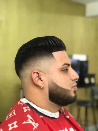 Hola busco barbero peluquero con experiencia