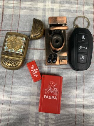 Portachiavi e accendini vintage