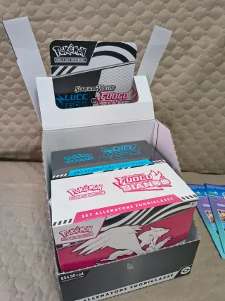 ETB Pokémon Fuoco Bianco e Luce Nera SIGILLATI